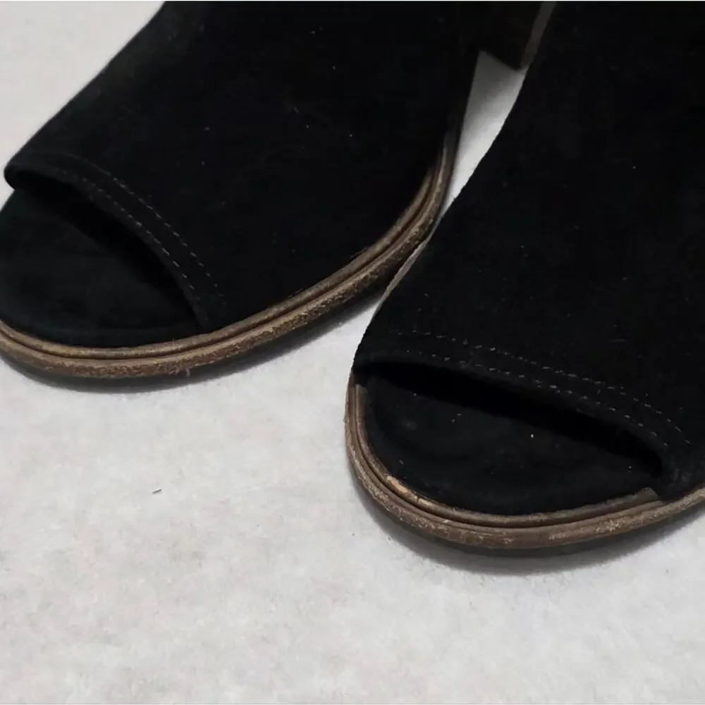 Vince Camuto Koral Black Suede Peep Toe Booties Block Heel Size 7.5